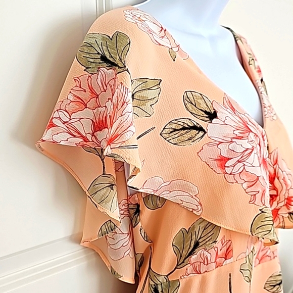 Floral ruffle sleeve dress - Picture 3 of 9